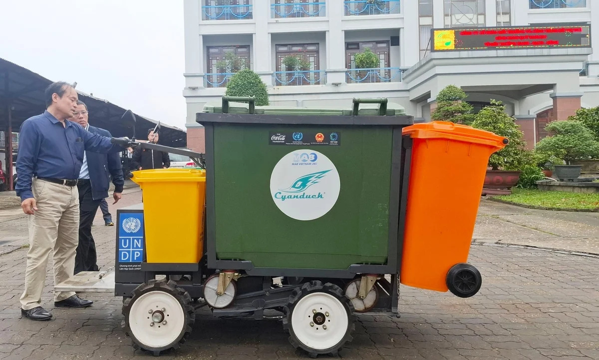 Thí điểm xe rác trợ lực Cyanduck® tại TP Huế | Công ty Cổ Phần Thương ...